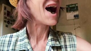 😂 The Funniest Jump Scare Reaction Ever!
