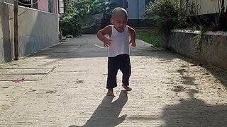 Babys work first time too outside..... Injoy her life