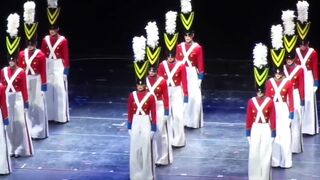Настоящие Щелкунчики «The Rockettes Toy Soldier Routine»