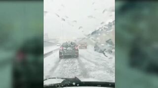 Сильный градовый шторм обрушился на Бейрут