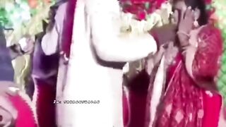 Ye shaadi main kiya horaha hai - funny video