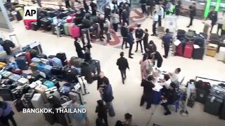 Massive luggage backlog at Bangkok's main airport following severe flooding