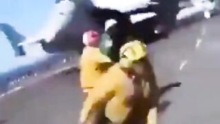 “Iran Serang Kapal Induk AS? Klaim 200 Korban Beredar!”