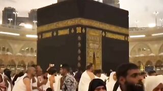 Umrah performing 3