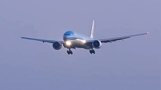 GROUND FOG☁️ Seeing the KLM Boeing 777-300ER landing on runway 18R