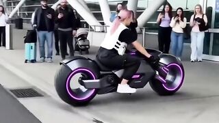 Motor canggih berubah jadi tas koper