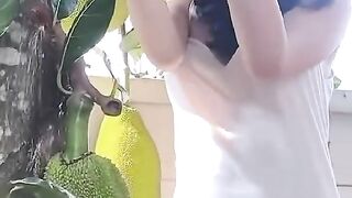 Ambil buah😘😘