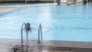 Berenang Sendirian