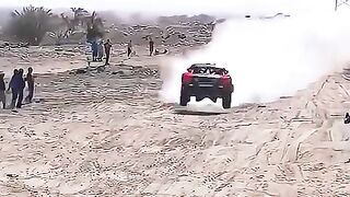 Monstros do Deserto: Adrenalina Pura nas Corridas Off-Road!