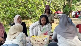 momi (720p).mp4