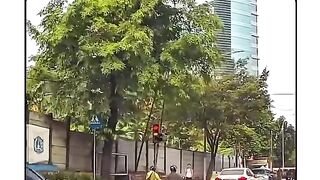 Saking kagetnya sampe lepas tangan 😭