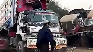 Incredible Skill! Restoring a Severely Bent Dump Truck Hydraulic Cylinder 🛠️ without modern tools