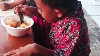 Sarapan dulu