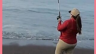 MULHER PEGOU UM PEIXE TOP