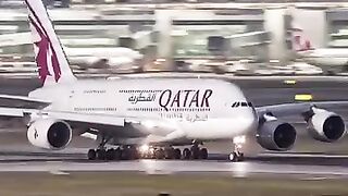 ✈️🔥 Qatar A380 Takes Off Into the Night Sky! What a Powerful Takeoff