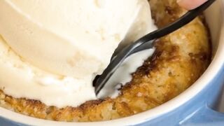 Bolo de Coco Cremoso com sorvete na Air Fryer