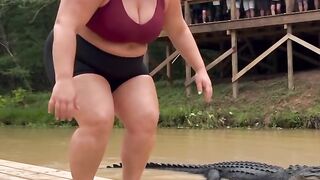 😱 SHE JUMPED STRAIGHT INTO THE CROCODILE COURSE! 🐊🔥 One Wrong Step… and It’s OVER! 😳 #Viral #Crocodile #CrazyChallenge