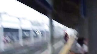 Menunggu di stasiun