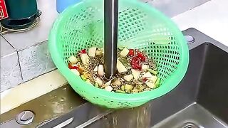 This Kitchen Gadget Makes Cleaning SO Much Easier! 😱🗑️✨ #usa #shorts