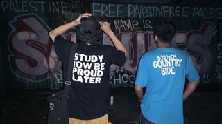 dua orang yang peduli PALESTINA #FREEPALESTIN