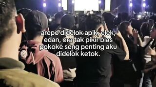Lagi lihat konser denny caknan