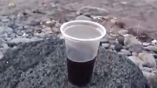 ngopi di pinggir pantai