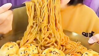 MUGBANG MIE DAN BAKPAU SAMPE KELOLODAN