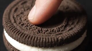 This Oreo Squish Made a PERFECT Spiral 😳🍪