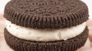 WAIT FOR THE LITTLE POP… 🍪😳