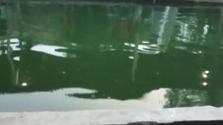 Memancing ikan di sore hari