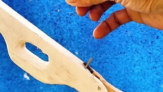 Simple trigger mechanism for wooden slingshot