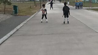 Bermain Sepatu Roda 2