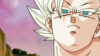 Goku da uma surra em Majin Boo no super Saiyajin 3