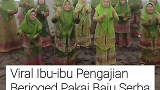 Ibu ibu Viral joget di pinggir pantai