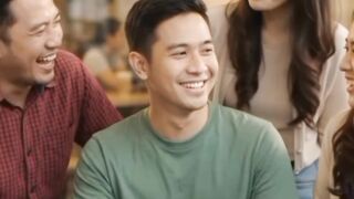Saat ada uang teman mendekat