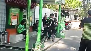 Sambil nunggu orderan,joget dulu coyy