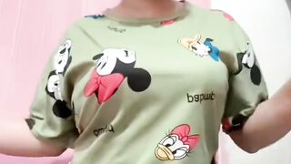 Kamu terlihat semakin cantik dan manis hari ini. Aku ingin tahu, apakah kamu masih sendiri?