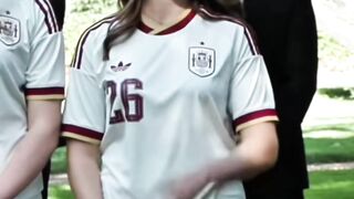 Princess Leonor with the Spanish national team players #princessleonor #worldcup #spain🇪🇸