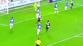 Score a goal with a super jump cr7😱