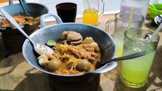 Enjoying Sundanese Seblak