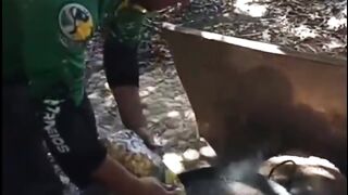 Olhe o jeito que a vida humilha um pobre 😂😂😂