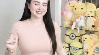 Boneka Minion nya yang lebih besar