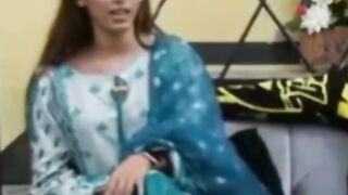 Kitni lambi larki hai