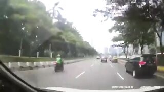 Apes ketemu sama dia