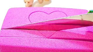 Pink heart kinetic sand cutting is too satifying satisfying too miss