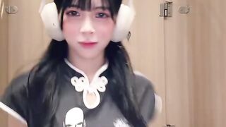 一開始的表情好經典 哈哈哈哈