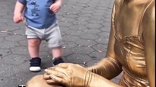 Amo a esta tierna criatura -