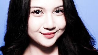 Suka deh kalau di senyumin gini
