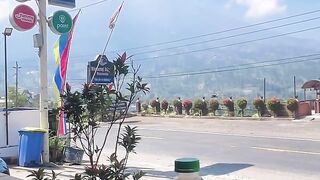 menikmati pemandangan 2