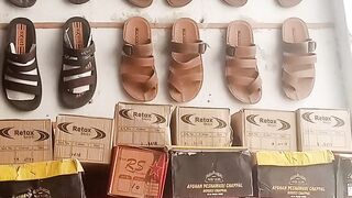 Has shoes shop from  r wali